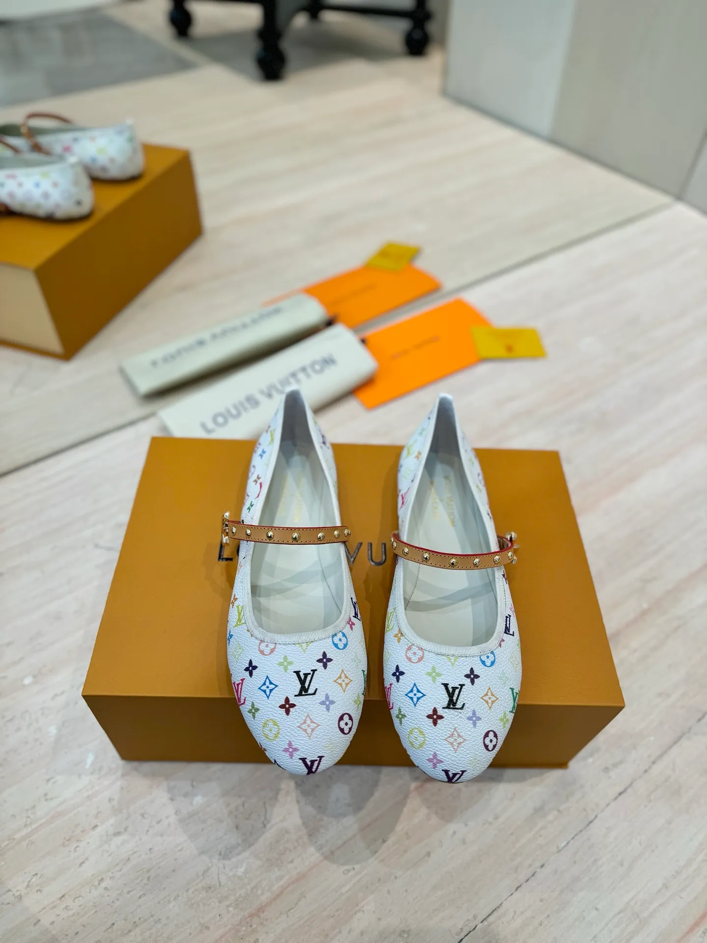 👟👟Ex-factory price 620👟👟 (top version) louis vuitton LV Louis Vuitton 25/Spring and Summer The latest Mary Jane shoes are simple and exquisite, full of high-end, showing elegance~ They look great on the feet and are full of summer shoes💯Awesome ✅Upper: 3D printed cowhide ✅Inner lining: Sheepskin lining, ✅Outsole: Genuine leather outsole imported from Italy ✅Size: 35-41 (40 to 41 customized, non-returnable) ✅Packaging: full set of packaging